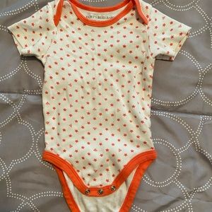 Burt's Bees Baby 100% organic cotton onesie EUC